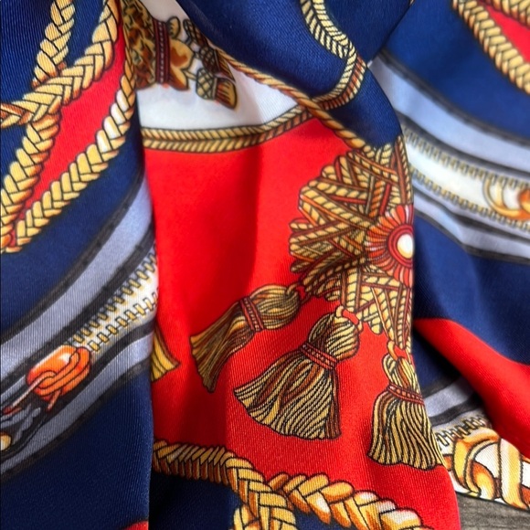 Sunday State | Baroque Style w/ Bold Color Palette - Picture 5 of 6